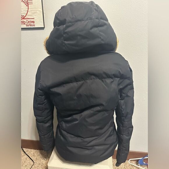 Columbia Women’s Medium Puffer Jacket with Faux Fur Lined Hood - Picture 3 of 5